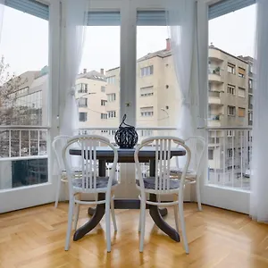  Apartment Golden Hour